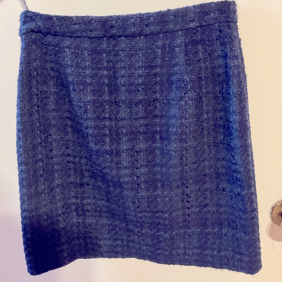 Size 8 Navy tweed mini skirt with gold buttons - Picture 2 of 4